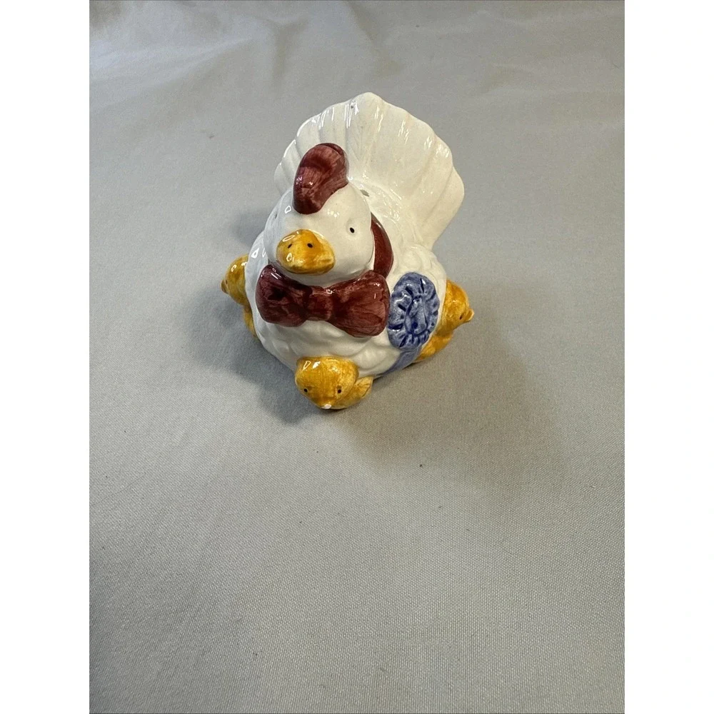 Vintage Giftcraft Ceramic Hen with Chicks & #1 Blue Prize Ribbon Shaker